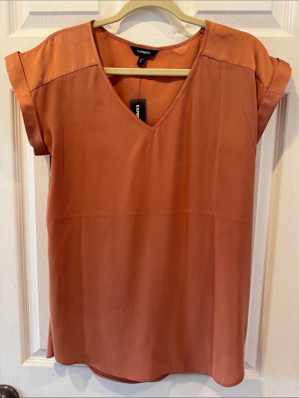 Express Women's medium Rust Orange V-Neck Short Sleeve Blouse medium